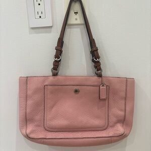 Vintage Coach Chelsea East/West shoulder bag in pink! Great condition!